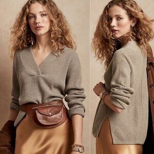 Banana Republic Italian Wool and Cashmere V-Neck Sweater Champagne Toast Small